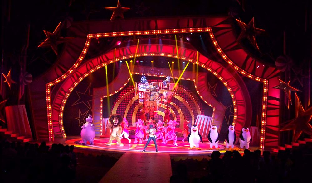 Madagascar Live! It’s Circus Time, Everland: the full cast in the circus finale. Costume design by Cynthia Nordstrom