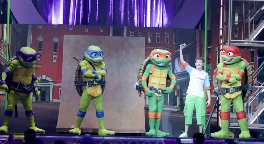 Nickelodeon Live: Está en Ti: the four Teenage Mutant Ninja Turtles with the host in a white Nickelodeon tee and green cargo pants. Costume design by Cynthia Nordstrom