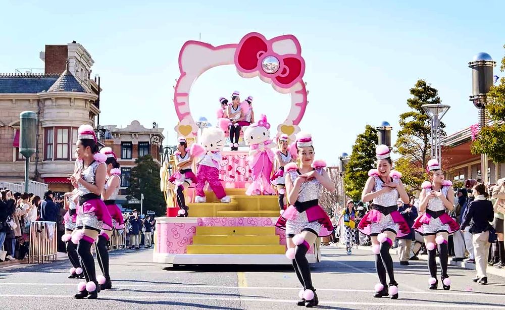 NO LIMIT! Parade, Universal Studios Japan: the Hello Kitty section. Costume design by Cynthia Nordstrom