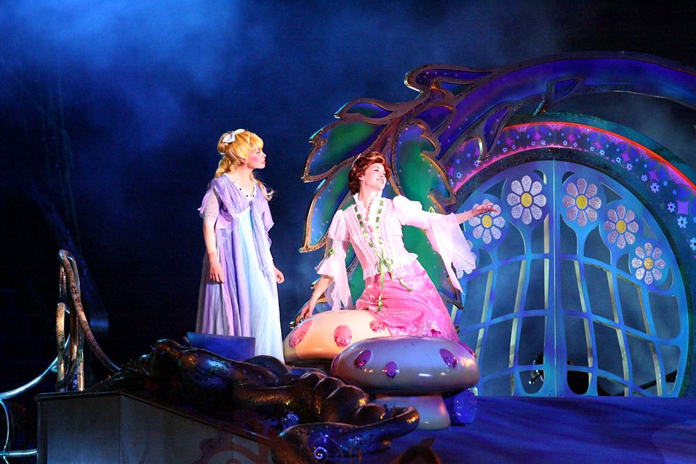 Wendy and the Darling children in Peter Pan's Neverland at Universal Studios Japan
