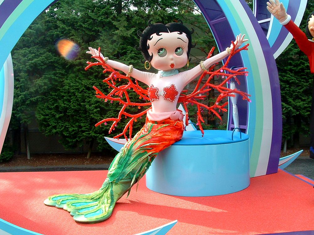 Betty Boop as a mermaid with a green tail and coral crown on a float, USJ anniversary shows. Costume design by Cynthia Nordstrom